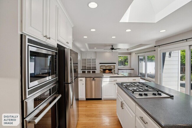 Building Photo - Spacious 3 bed 2 bath Home with Detached 1 bed 1 bath ADU in Los Altos!