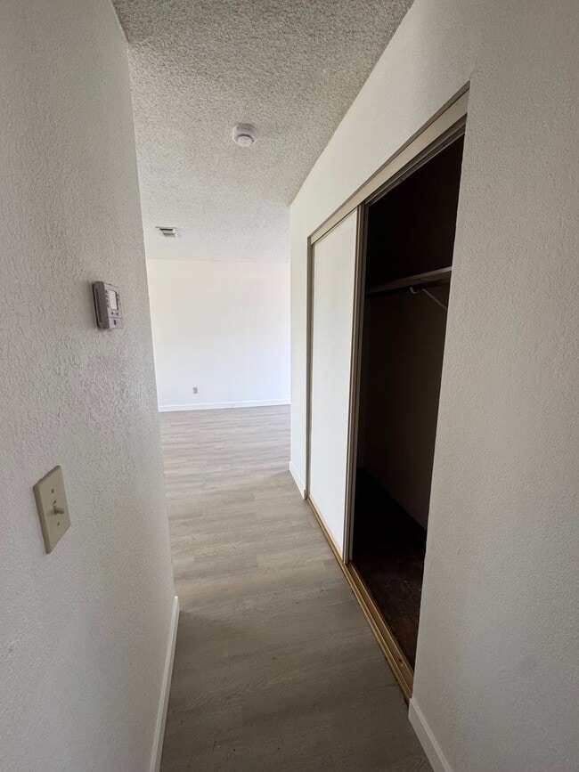 Building Photo - 5574 Mountain View Dr