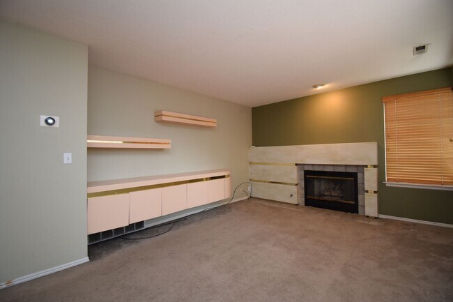 Building Photo - 2122 Rainbow Point Dr