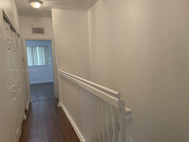 Building Photo - 8835 S Isles Cir