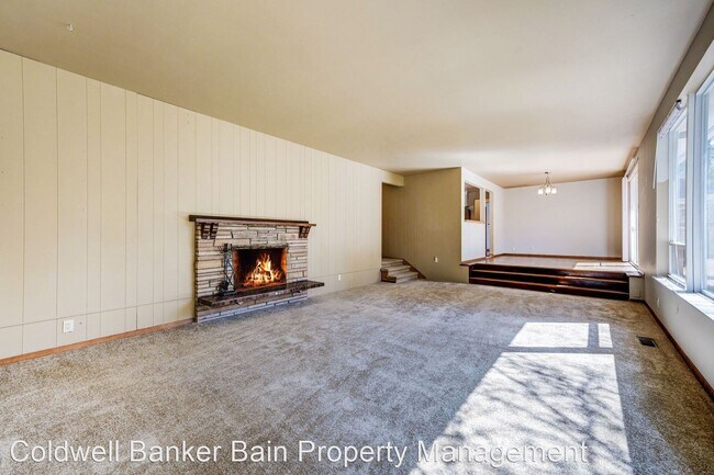 Building Photo - 4 br, 2 bath House - 515 N. 198th Street