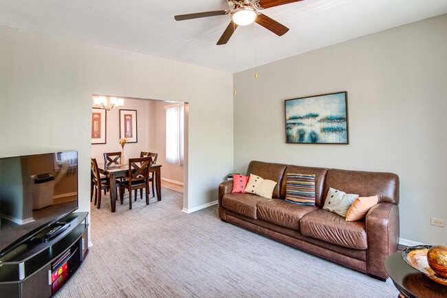 Building Photo - 7353 S Kenwood Ave