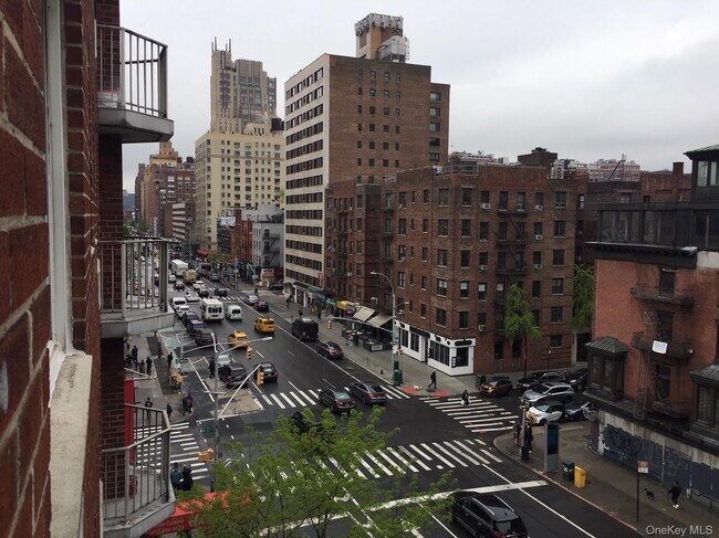 Building Photo - 170 W 23 St