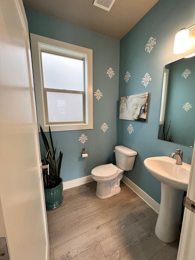 Building Photo - 3 bedroom 2.5 bath home in The Bridges, wi...