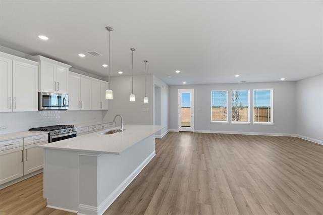 Building Photo - 2020 Beeflower St