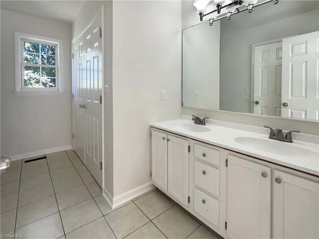 Building Photo - 7395 Cortney Glen Ln