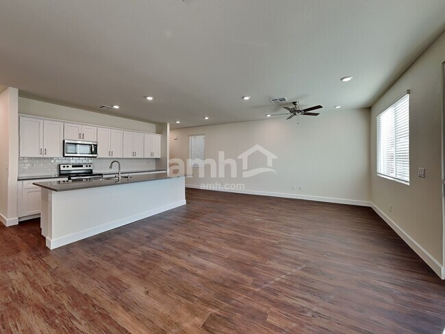 Building Photo - 831 Longwood Gdns St