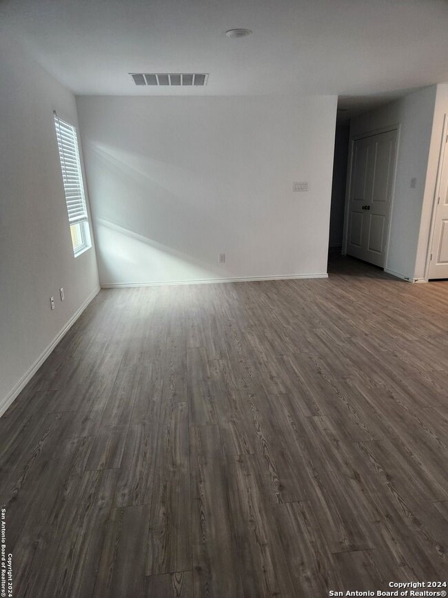 Building Photo - Well Maintained 4-Bedroom Home Near Lackland AFB