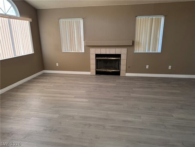 Building Photo - 3736 Rose Canyon Dr
