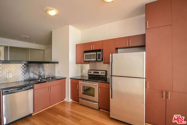 Building Photo - 3810 Wilshire Blvd