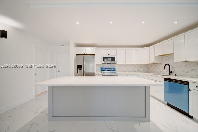 Building Photo - 14840 Naranja Lakes Blvd