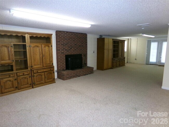 Building Photo - 34838 Ellen Rd