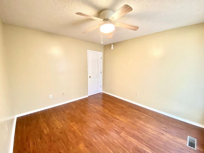 Building Photo - Charming 3/2/2 Jenks Home