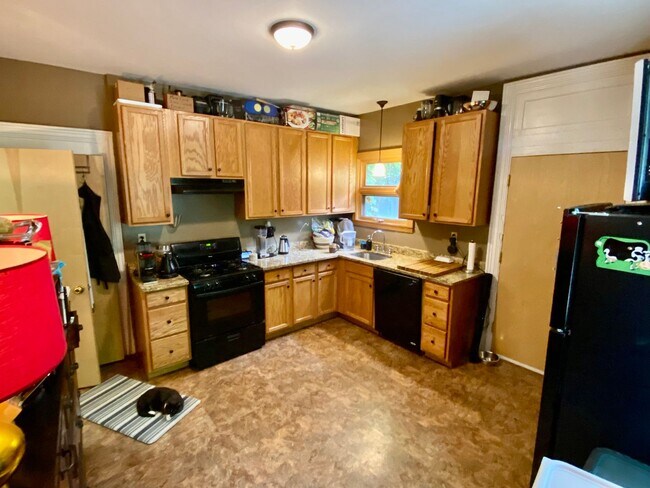 Building Photo - 5528-30 Comet Way