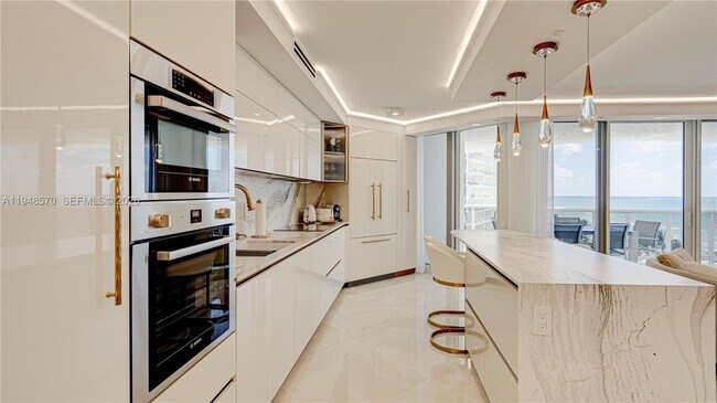 Building Photo - 16711 Collins Ave