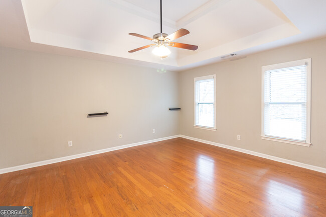 Building Photo - 155 Glenwood Ln