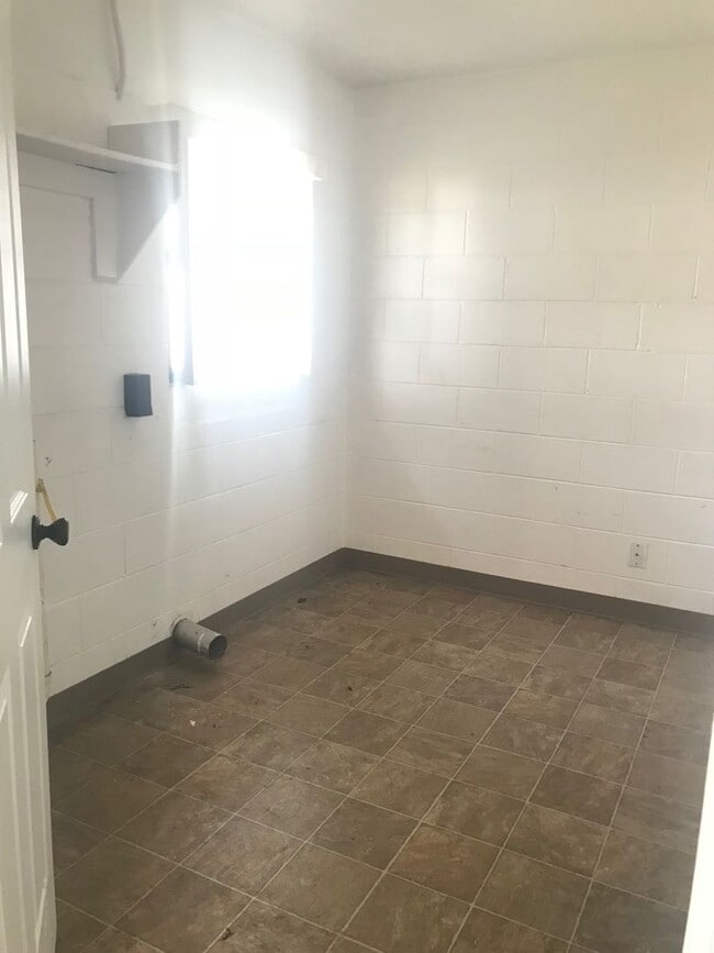 Building Photo - Charming 3 bedroom/1.5 bath Fenced Home in St.Cloud