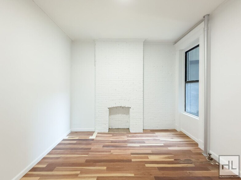 Building Photo - Massive Fort Greene 3-Bed 1-Bath / In Unit...
