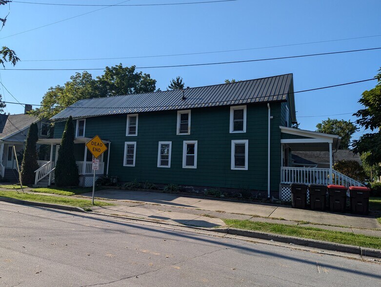 Side of house facing Oakwood Avenue - 130 Aurora St