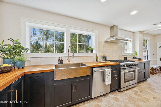 Building Photo - 1150 Willow Branch Ave