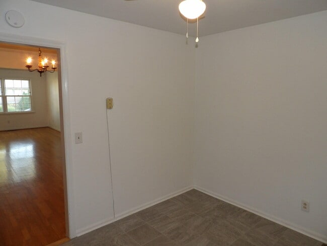 Building Photo - 837 Malabu Dr