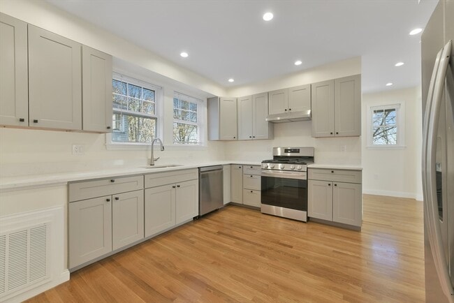 Building Photo - 48 Manthorne Rd