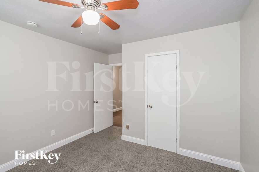 Building Photo - 10819 Sagewind Dr