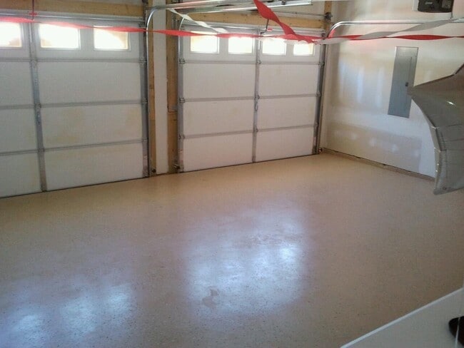 Building Photo - 425 Oakmont Ct