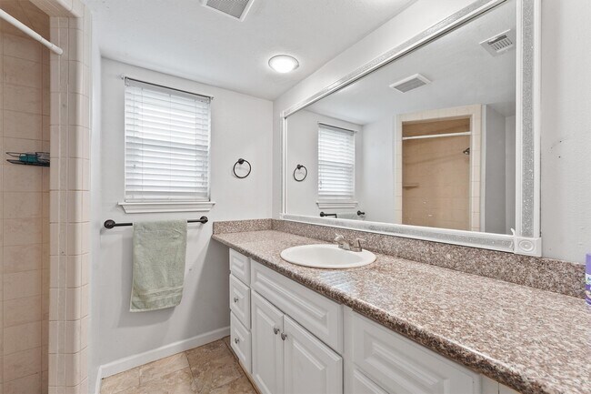 Building Photo - 20618 Fieldtree Dr