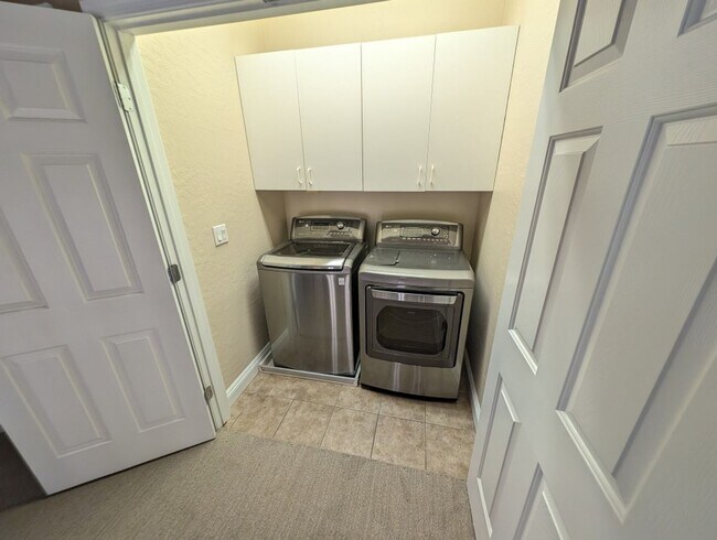 Building Photo - 9149 Tudor Park Pl