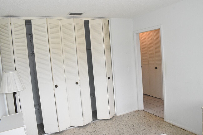 Building Photo - 2523 Dudley Dr W