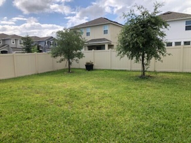 Building Photo - PRATICALLY BRAND NEW HOME IN GATED COMMUNITY!
