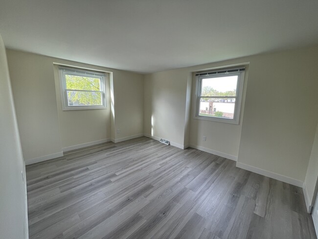 Building Photo - 1414 Ardmore Dr