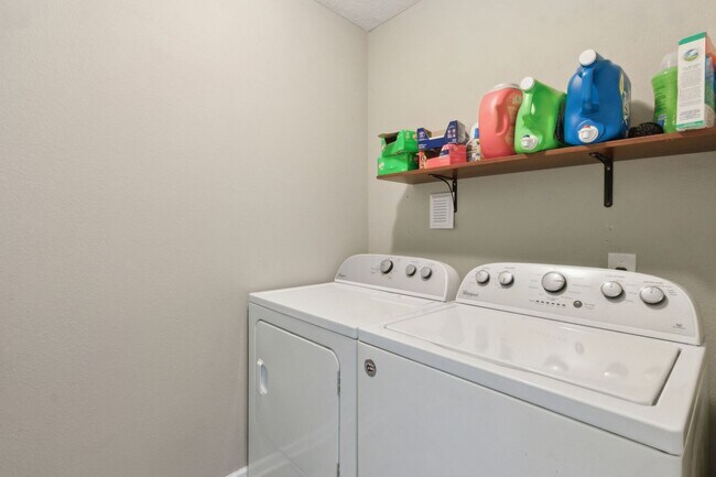 Building Photo - Spacious 5-Bedroom Home  – Prime Amelia Co...