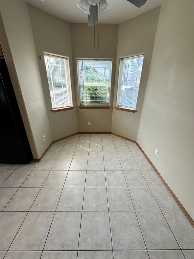 Building Photo - Breathtaking Rambler in Richland