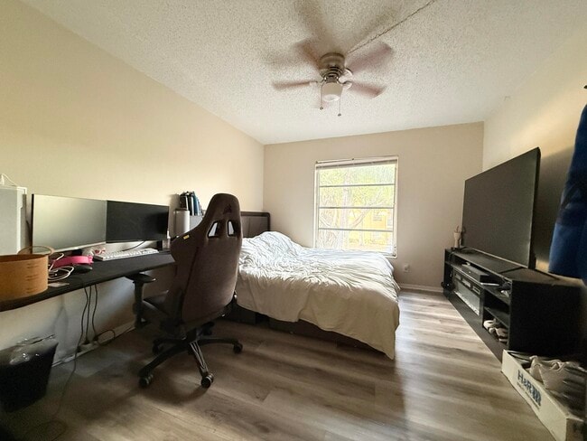 Building Photo - 460 NW 20th St