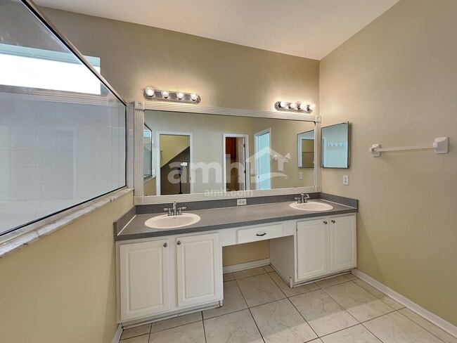 Building Photo - 4812 Sky Blue Dr