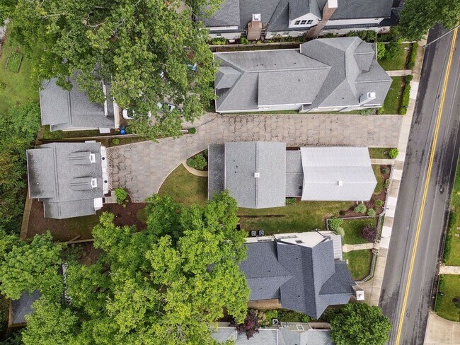 Building Photo - 1226 Adams St