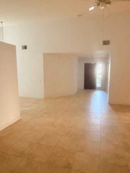 Building Photo - 3624 Idle Hour Dr