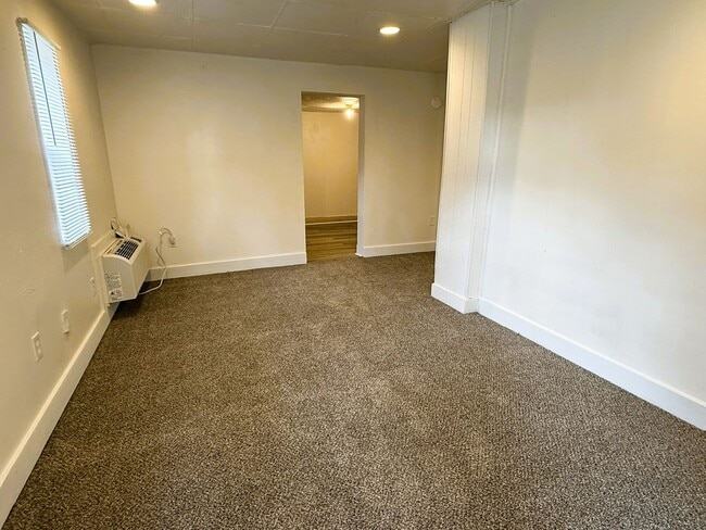 Building Photo - Charming 1 Bedroom, 1 Bath Bungalow