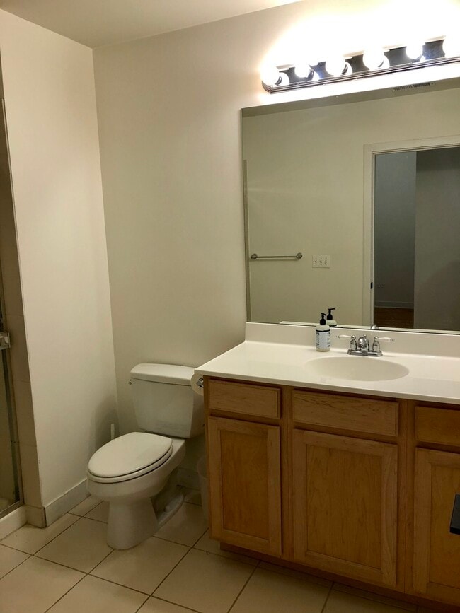 Building Photo - 2 S Leavitt St