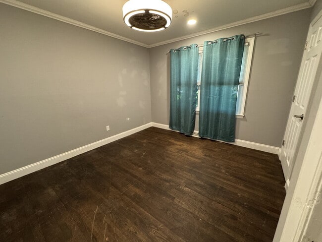 Building Photo - Updated home in Pendleton - Fenced in Yard (Pet Friendly)