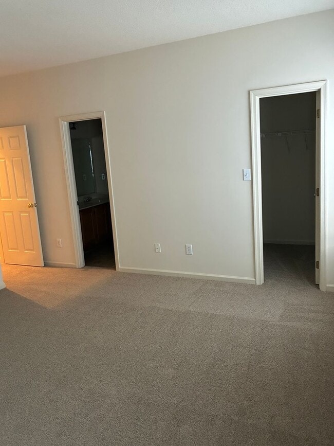 Building Photo - Willow Lakes - Yorktown