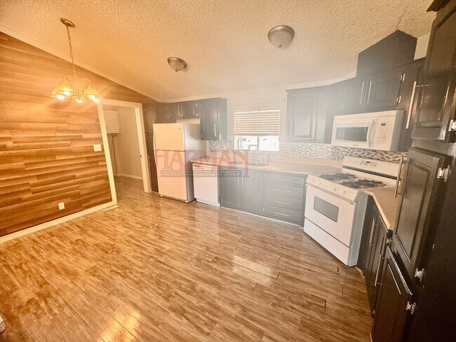 Building Photo - 863 Artesia Rd