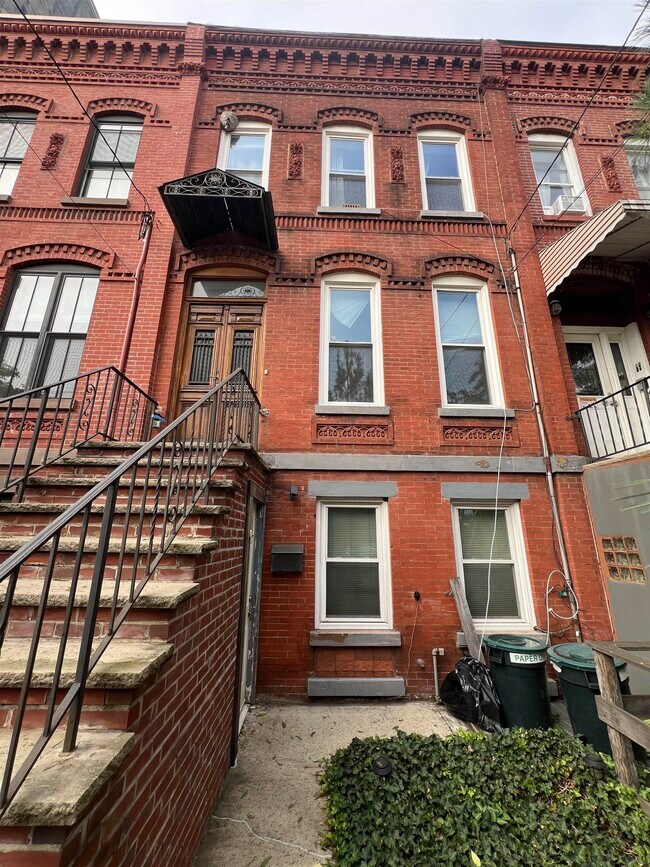 Building Photo - 325 Pacific Ave