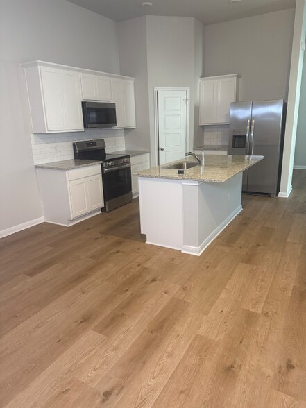 Building Photo - 194 Nespral Dr