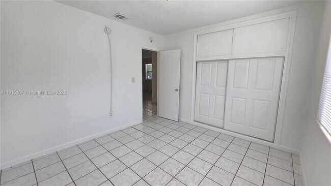 Building Photo - 525 NE 132nd Terrace