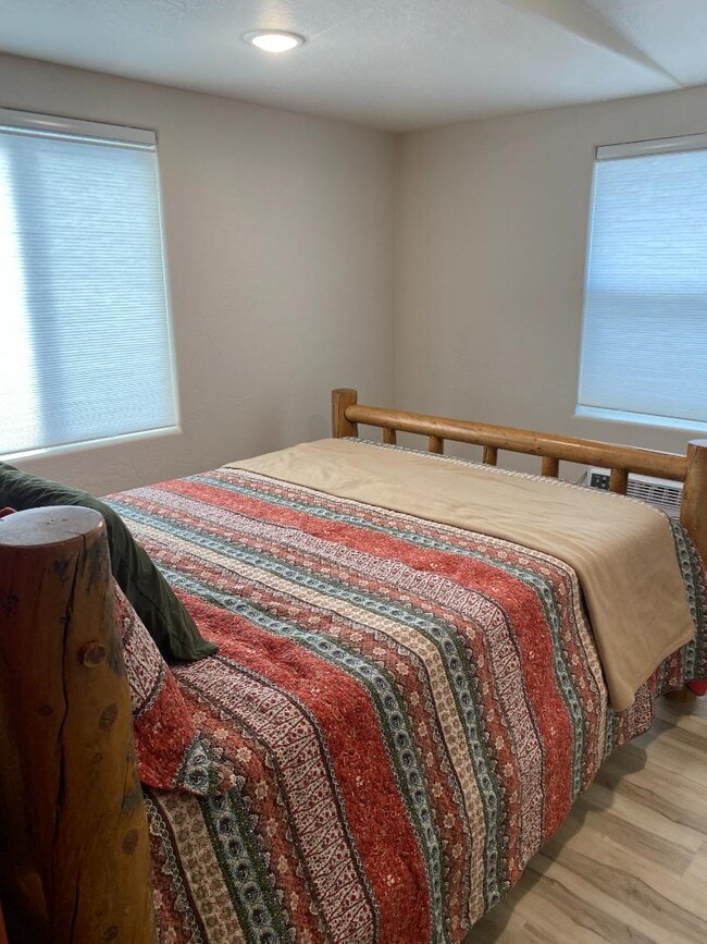 Building Photo - 444 E Montezuma Ave