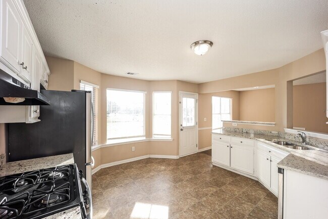 Building Photo - 255 Summer Hill Cir