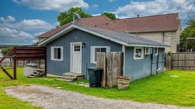 Building Photo - 1028 W Lake Dr